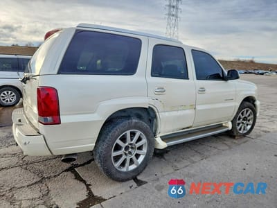 Trzecie zdjęcie samochodu z tyłu: 2004 CADILLAC ESCALADE LUXURY VIN:1GYEK63N64R295238 - miniatura
