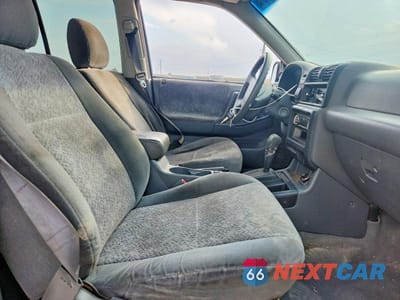 Zdjęcie 7 z 12 samochodu: 2001 ISUZU RODEO S VIN:4S2CK58W114339944 - miniatura