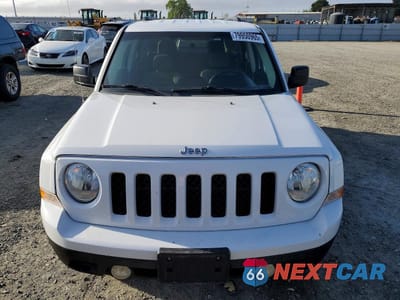 Piąte zdjęcie samochodu w środku: 2012 JEEP PATRIOT SPORT VIN:1C4NJRBB4CD568805 - miniatura