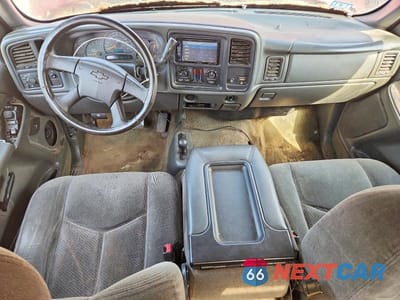 Zdjęcie 8 z 13 samochodu: 2004 CHEVROLET SILVERADO K2500 HEAVY DUTY VIN:1GCHK29UX4E147465 - miniatura