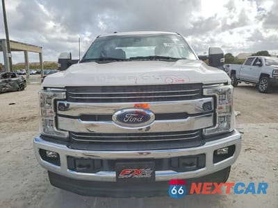 Piąte zdjęcie samochodu w środku: 2017 FORD F250 SUPER DUTY VIN:1FT7W2B6XHEC21842 - miniatura