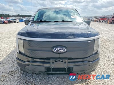 Piąte zdjęcie samochodu w środku: 2024 FORD F150 LIGHTNING XLT VIN:1FTVW3L70RWG16970 - miniatura