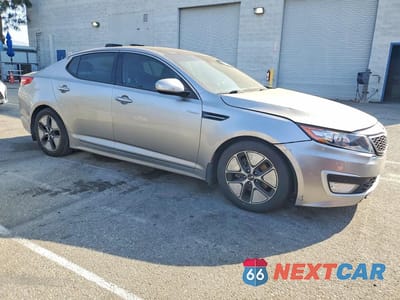 Czwarte zdjęcie samochodu z boku: 2013 KIA OPTIMA HYBRID EX VIN:KNAGM4AD7D5059192 - miniatura