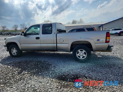 Drugie zdjęcie samochodu z przodu: 2001 CHEVROLET SILVERADO K1500 VIN:1GCEK19T71E150064 - miniatura