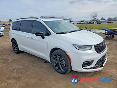 Czwarte zdjęcie samochodu z boku: 2023 CHRYSLER PACIFICA LIMITED VIN:2C4RC3GGXPR544766 - miniatura