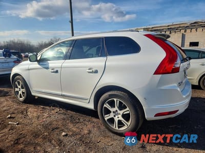 Drugie zdjęcie samochodu z przodu: 2015 VOLVO XC60 T6 PREMIER+ VIN:YV4902RC8F2611842 - miniatura