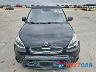 Piąte zdjęcie samochodu w środku: 2012 KIA SOUL BASE VIN:KNDJT2A57C7447762 - miniatura
