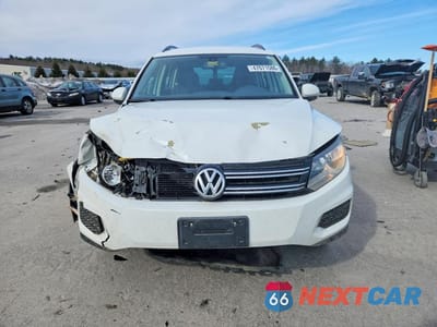 Piąte zdjęcie samochodu w środku: 2016 VOLKSWAGEN TIGUAN S VIN:WVGBV7AXXGW523933 - miniatura