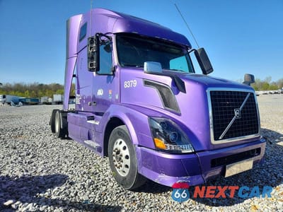 2015 VOLVO VNL SEMI TRUCK 4V4N99EH8FN178379 - główne zdjęcie licytacji z USA - miniatura