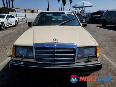 Piąte zdjęcie samochodu w środku: 1986 MERCEDES-BENZ 300 E VIN:WDBEA30D3GA239178 - miniatura