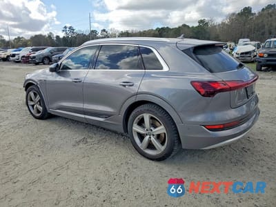 Drugie zdjęcie samochodu z przodu: 2019 AUDI E-TRON PRESTIGE VIN:WA1VAAGE6KB015517 - miniatura