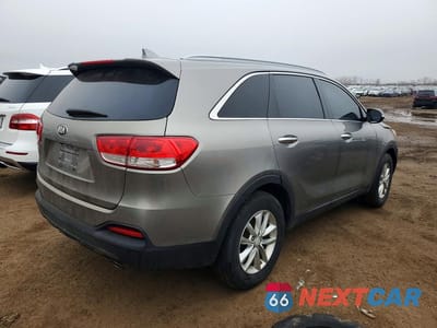 Trzecie zdjęcie samochodu z tyłu: 2016 KIA SORENTO LX VIN:5XYPG4A34GG062256 - miniatura