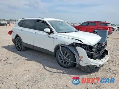 Czwarte zdjęcie samochodu z boku: 2024 VOLKSWAGEN TIGUAN SE VIN:3VV3B7AX6RM068875 - miniatura