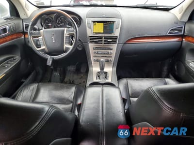 Zdjęcie 8 z 13 samochodu: 2010 LINCOLN MKT VIN:2LMHJ5AR1ABJ08072 - miniatura