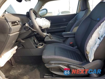 Zdjęcie 7 z 12 samochodu: 2025 MINI COOPER BASE VIN:WMW13GD04S2X06990 - miniatura