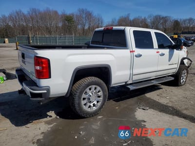 Trzecie zdjęcie samochodu z tyłu: 2017 GMC SIERRA K2500 DENALI VIN:1GT12UEGXHF101180 - miniatura