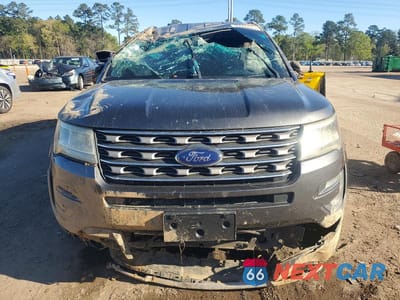 Piąte zdjęcie samochodu w środku: 2017 FORD EXPLORER XLT VIN:1FM5K7D8XHGA97408 - miniatura