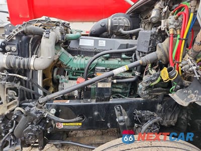 Zdjęcie 7 z 10 samochodu: 2020 VOLVO VNL SEMI TRUCK VIN:4V4NC9EH3LN213522 - miniatura
