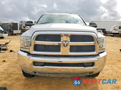 Piąte zdjęcie samochodu w środku: 2018 RAM 2500 ST 4WD 6.4L V8 VIN:3C6UR5HJ5JG239677 - miniatura