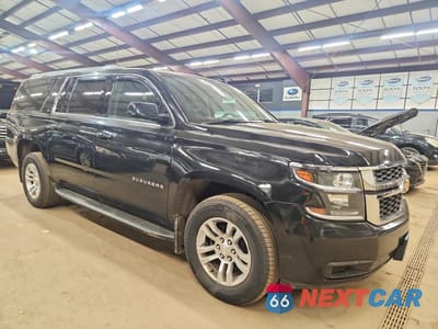 Czwarte zdjęcie samochodu z boku: 2020 CHEVROLET SUBURBAN K1500 LT VIN:1GNSKHKC8LR175631 - miniatura