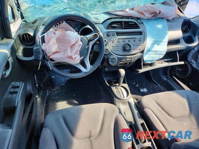 Zdjęcie 8 z 11 samochodu: 2013 HONDA FIT VIN:JHMGE8H39DC010798 - miniatura