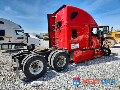 Czwarte zdjęcie samochodu z boku: 2019 FREIGHTLINER CASCADIA 126 SEMI TRUCK VIN:3AKGHHDR2KSKB6568 - miniatura