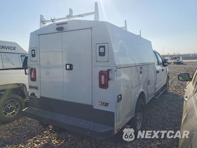Trzecie zdjęcie samochodu z tyłu: 2022 FORD F350 SUPER DUTY UTILITY / SERVICE TRUCK VIN:1FD7W3F66NEF34538 - miniatura