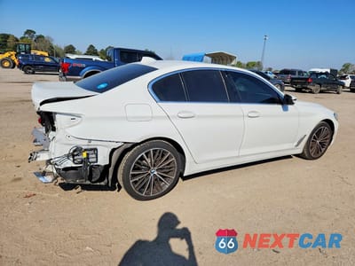 Trzecie zdjęcie samochodu z tyłu: 2021 BMW 530 XI VIN:WBA13BJ0XMWX21903 - miniatura