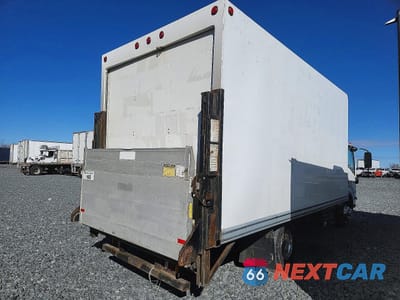 Trzecie zdjęcie samochodu z tyłu: 2017 ISUZU NPR HD BOX TRUCK VIN:JALC4W160H7002193 - miniatura