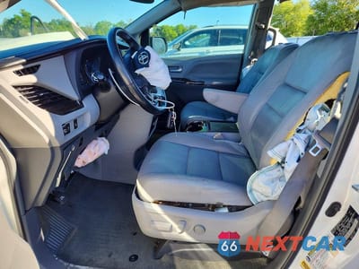 Zdjęcie 7 z 14 samochodu: 2015 TOYOTA SIENNA XLE 8-PASSENGER VIN:5TDYK3DC3FS608975 - miniatura