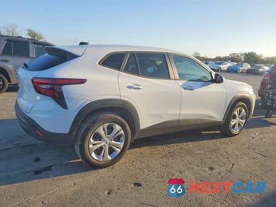 Trzecie zdjęcie samochodu z tyłu: 2024 CHEVROLET TRAX LS VIN:KL77LFE23RC123318 - miniatura