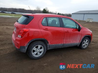 Trzecie zdjęcie samochodu z tyłu: 2020 CHEVROLET TRAX LS VIN:KL7CJKSBXLB353842 - miniatura