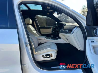 Zdjęcie 7 z 10 samochodu: 2019 BMW X5 XDRIVE40I VIN:5UXCR6C58KLL63840 - miniatura