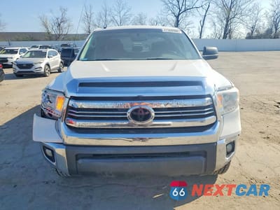 Piąte zdjęcie samochodu w środku: 2016 TOYOTA TUNDRA SR5 VIN:5TFDW5F11GX560530 - miniatura