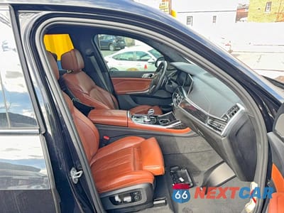 Piąte zdjęcie samochodu w środku: 2020 BMW X7 M50I VIN:5UXCX6C0XLLE35667 - miniatura