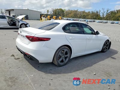 Trzecie zdjęcie samochodu z tyłu: 2017 ALFA ROMEO GIULIA VIN:ZARFAEBN3H7535619 - miniatura