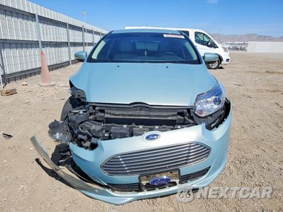 Piąte zdjęcie samochodu w środku: 2013 FORD FOCUS BEV VIN:1FADP3R40DL364403 - miniatura
