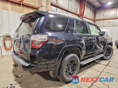 Trzecie zdjęcie samochodu z tyłu: 2020 TOYOTA 4RUNNER SR5/SR5 PREMIUM VIN:JTEBU5JR8L5835810 - miniatura