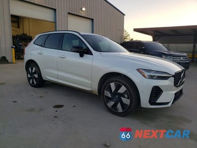 Czwarte zdjęcie samochodu z boku: 2024 VOLVO XC60 ULTIMATE VIN:YV4H60DM7R1829649 - miniatura