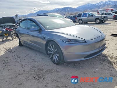 Czwarte zdjęcie samochodu z boku: 2025 TESLA MODEL 3 VIN:5YJ3E1EBXSF016502 - miniatura