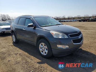 Czwarte zdjęcie samochodu z boku: 2011 CHEVROLET TRAVERSE LS VIN:1GNKREED4BJ134490 - miniatura