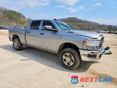 Czwarte zdjęcie samochodu z boku: 2021 RAM 2500 TRADESMAN VIN:3C6UR5CJ1MG679696 - miniatura