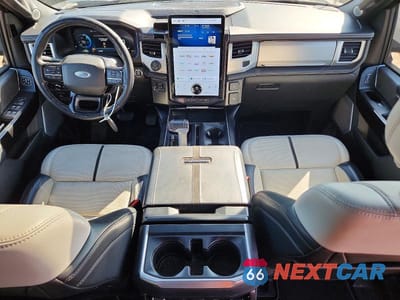 Zdjęcie 8 z 11 samochodu: 2022 FORD F150 LIGHTNING PRO VIN:1FT6W1EV7NWG03499 - miniatura