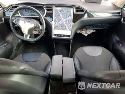 Zdjęcie 8 z 11 samochodu: 2013 TESLA MODEL S VIN:5YJSA1AC8DFP10209 - miniatura
