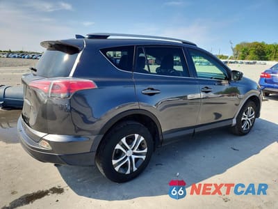 Trzecie zdjęcie samochodu z tyłu: 2018 TOYOTA RAV4 LE VIN:JTMZFREV5JJ725703 - miniatura