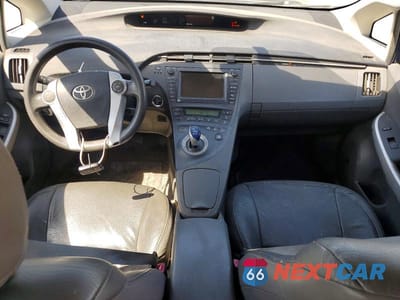 Zdjęcie 8 z 12 samochodu: 2010 TOYOTA PRIUS III VIN:JTDKN3DU2A5110299 - miniatura