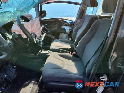 Zdjęcie 7 z 11 samochodu: 2013 HONDA FIT VIN:JHMGE8H39DC010798 - miniatura