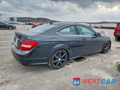 Trzecie zdjęcie samochodu z tyłu: 2015 MERCEDES-BENZ C 250 VIN:WDDGJ4HB3FG363374 - miniatura