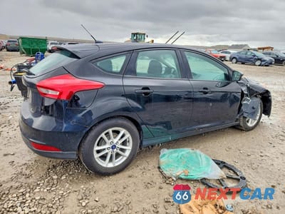 Trzecie zdjęcie samochodu z tyłu: 2016 FORD FOCUS SE VIN:1FADP3K25GL319180 - miniatura