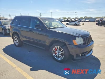 Czwarte zdjęcie samochodu z boku: 2010 JEEP GRAND CHEROKEE SRT-8 VIN:1J4RR7GW3AC105674 - miniatura